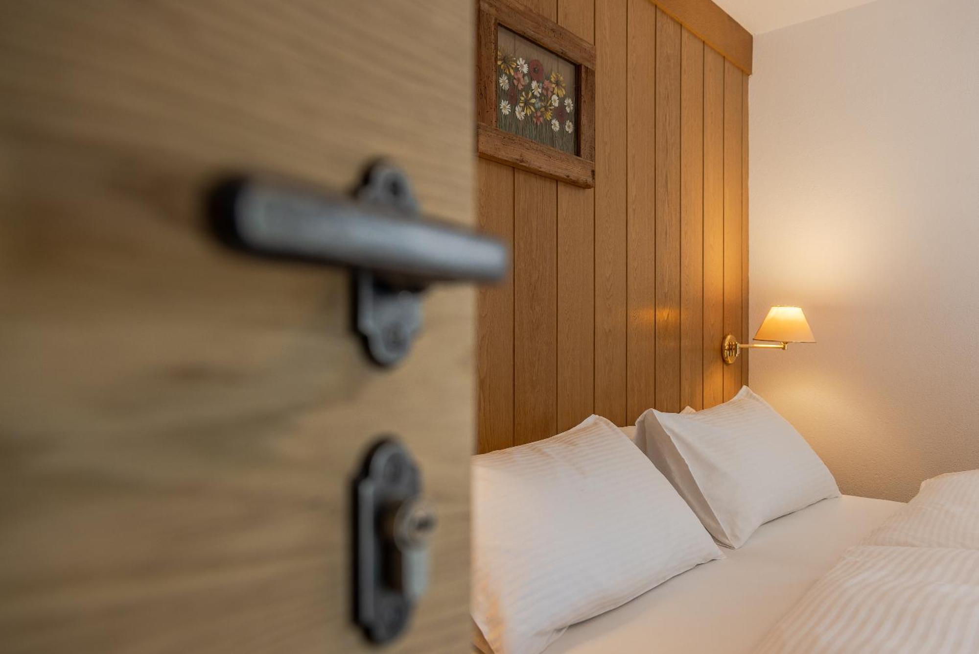 Villa Resi B&B 코르바라 인 바디아 외부 사진