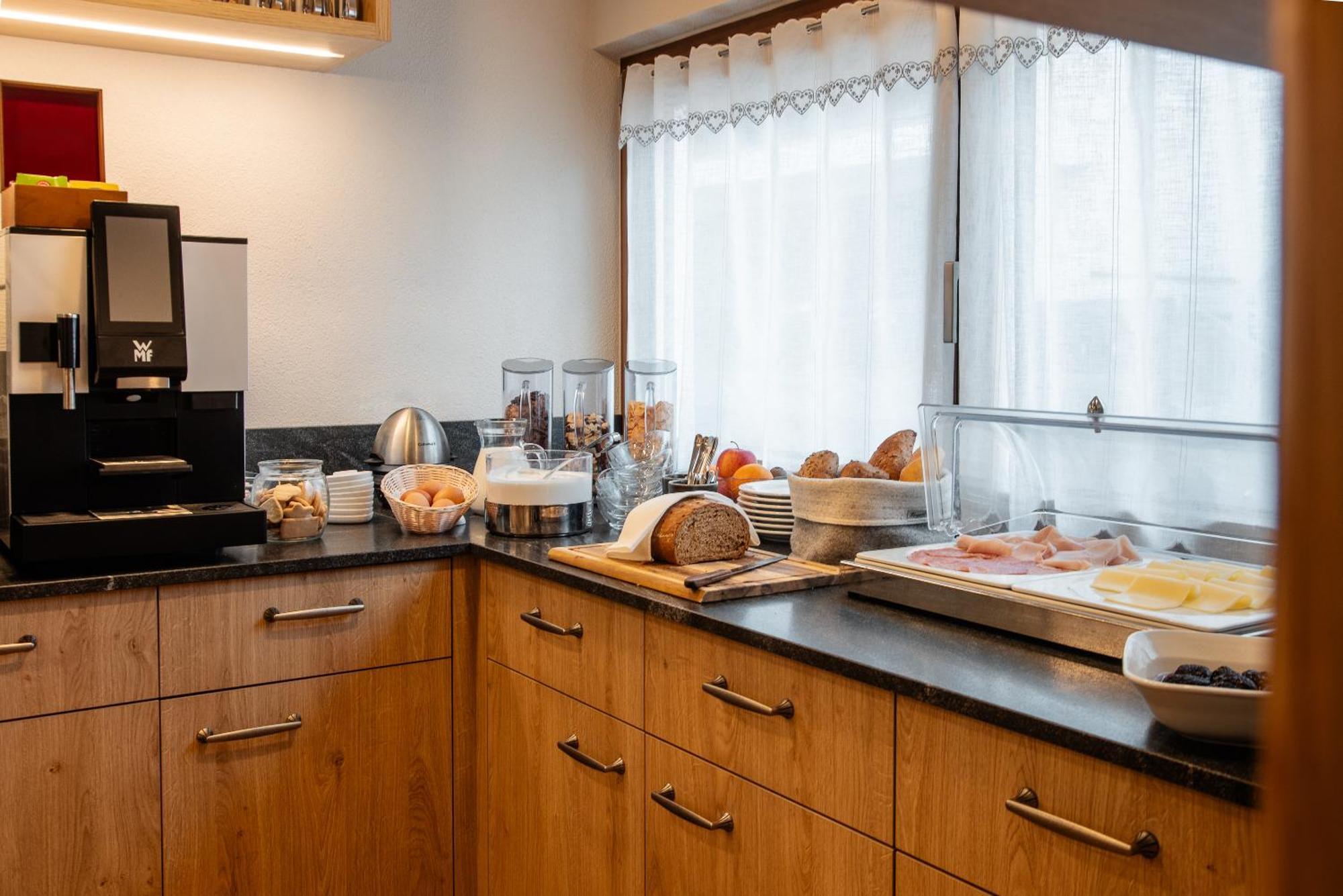 Villa Resi B&B 코르바라 인 바디아 외부 사진